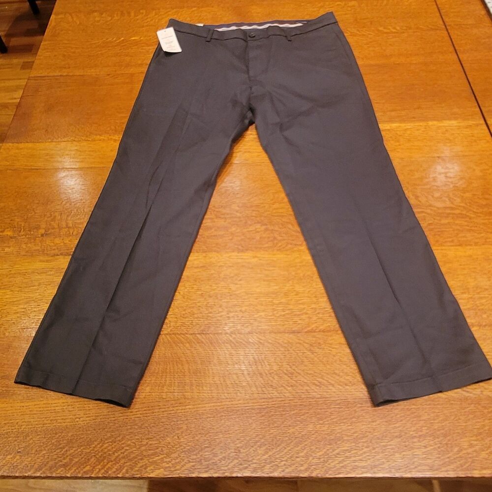 Dockers Signature Khaki Classic Fit Straight Mens 38x32  Grey NWT